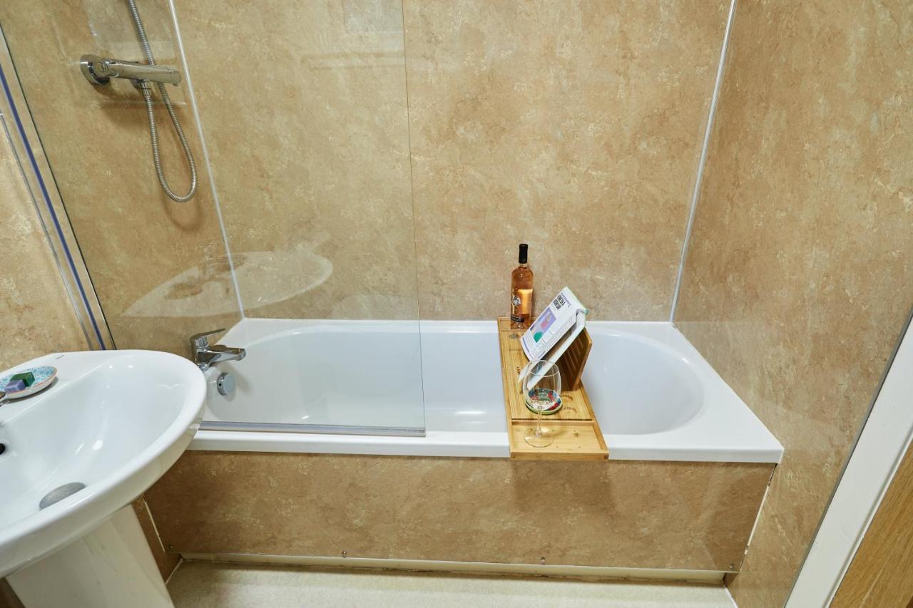 Etive, Beautiful Lochside Apartment With Balcony Форт-Вільям Екстер'єр фото